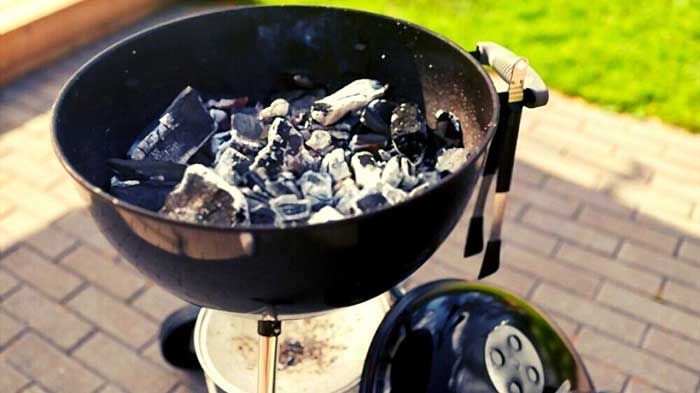 How to Put Out a Charcoal Grill